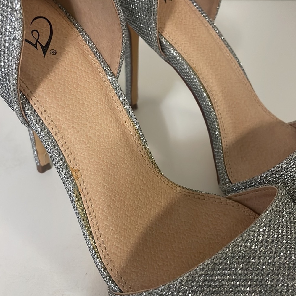 Windsor Silver Pointed Toe Heels - Size 7.5 - Picture 6 of 6